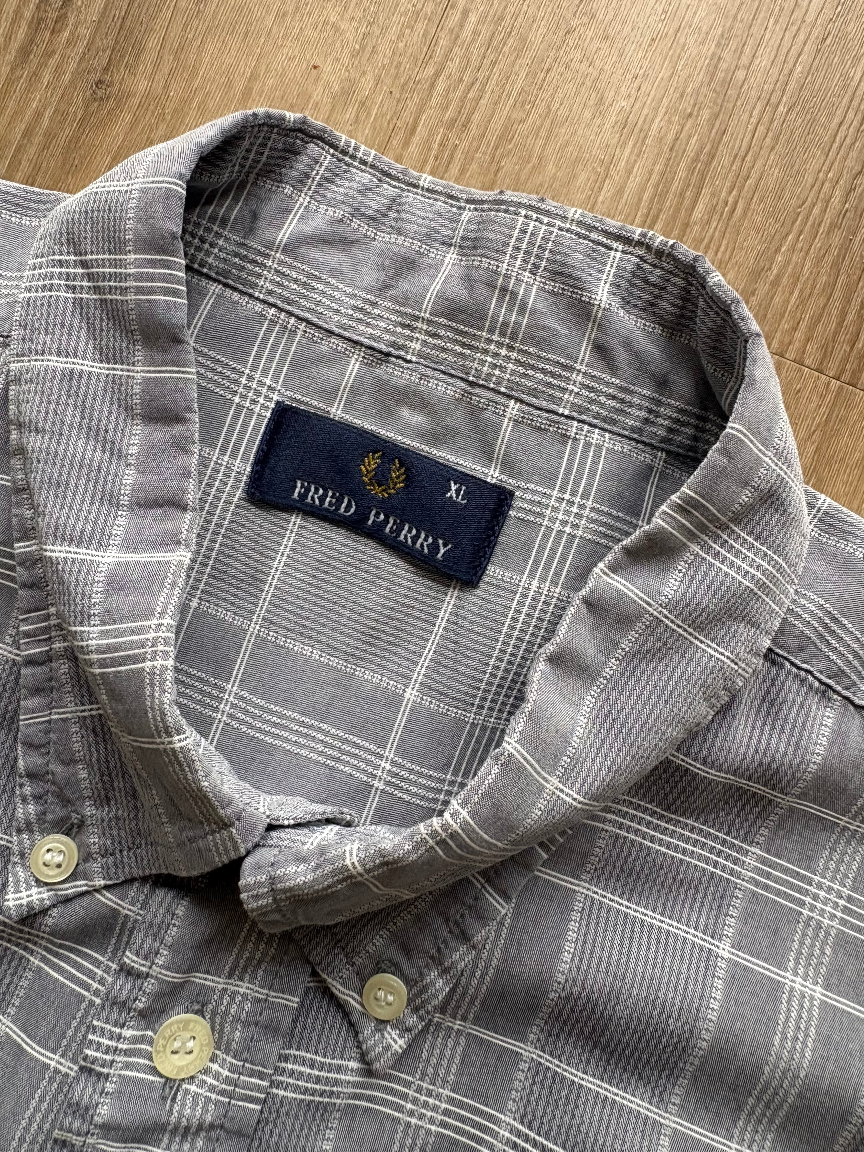 Vintage 90s Fred Perry Grey Short Sleeved Shirt (XL)