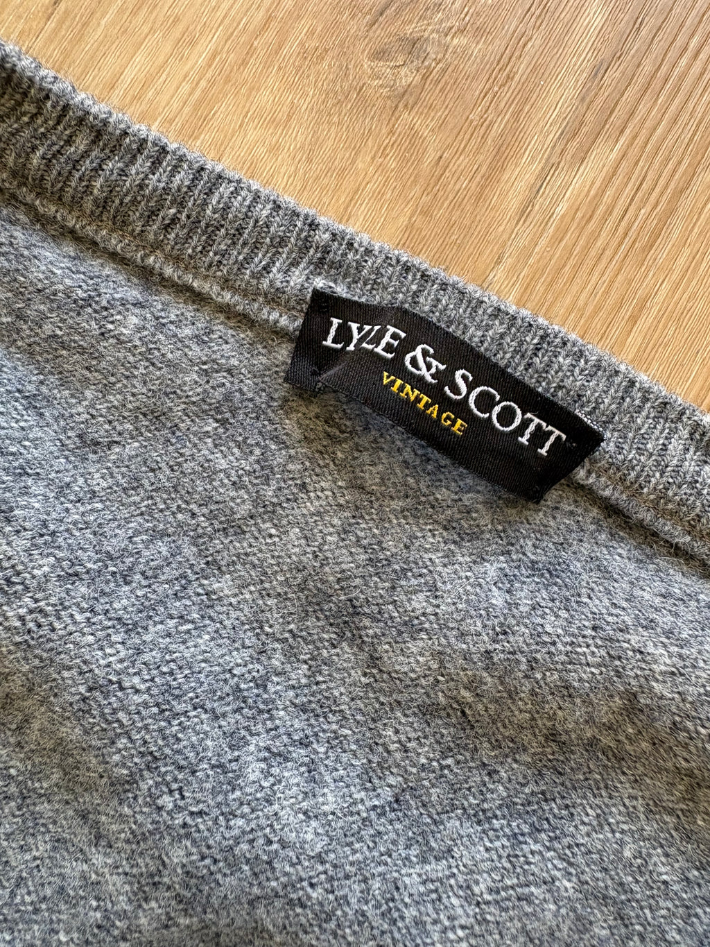 Vintage Lyle & Scott Grey V-Neck Sweater Jumper (XXL)
