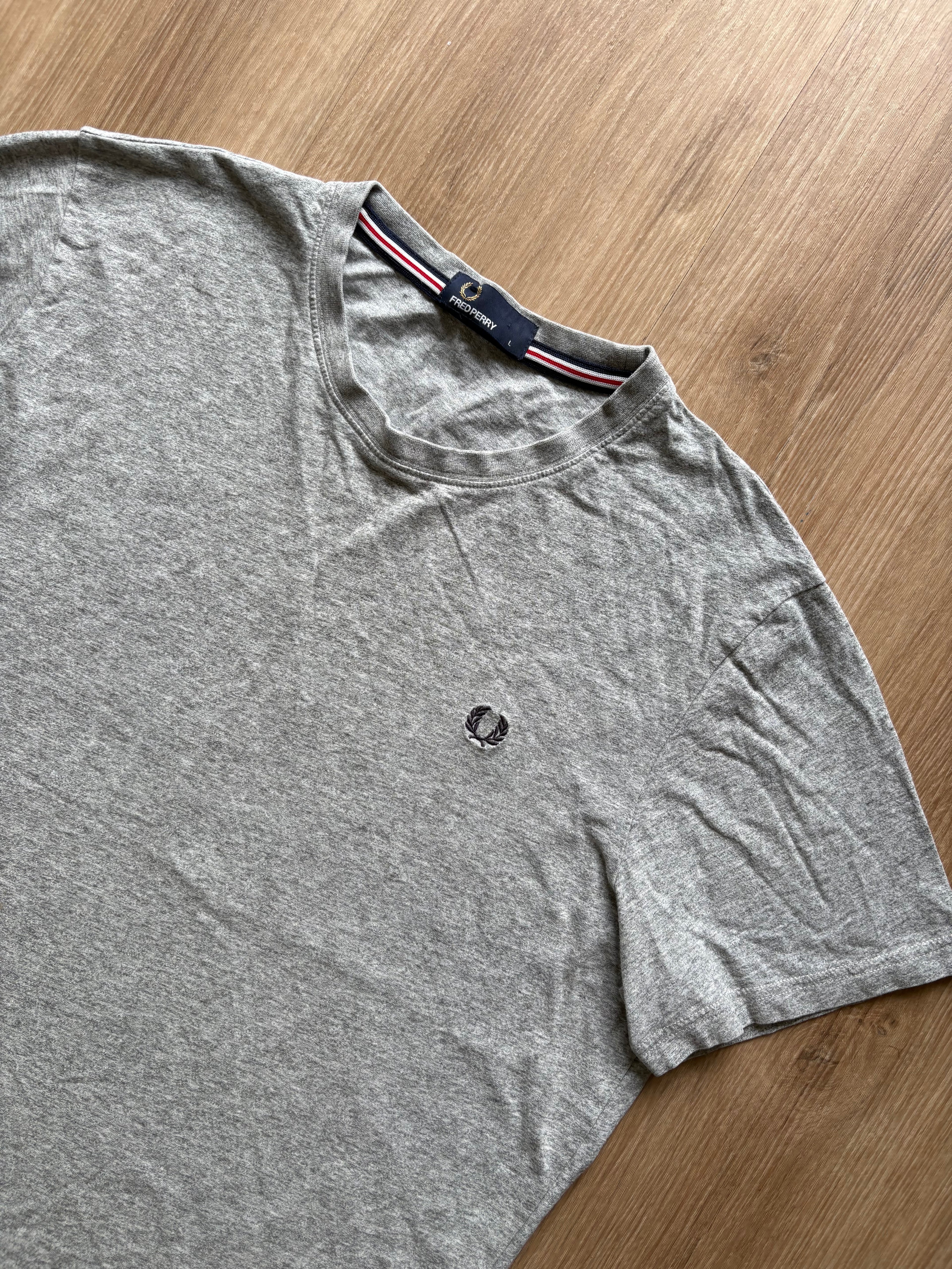 Vintage Fred Perry Grey T-Shirt (L)
