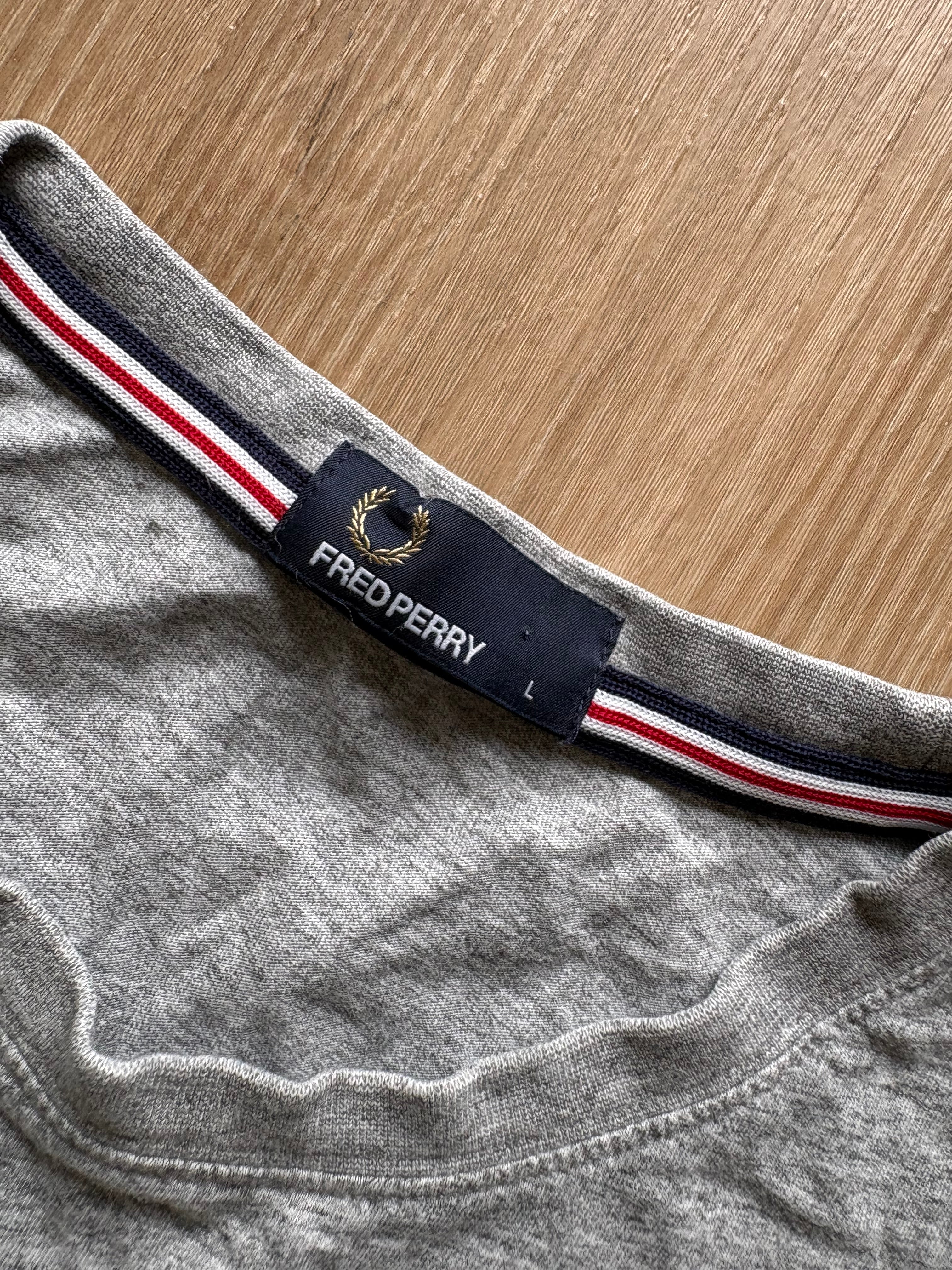Vintage Fred Perry Grey T-Shirt (L)