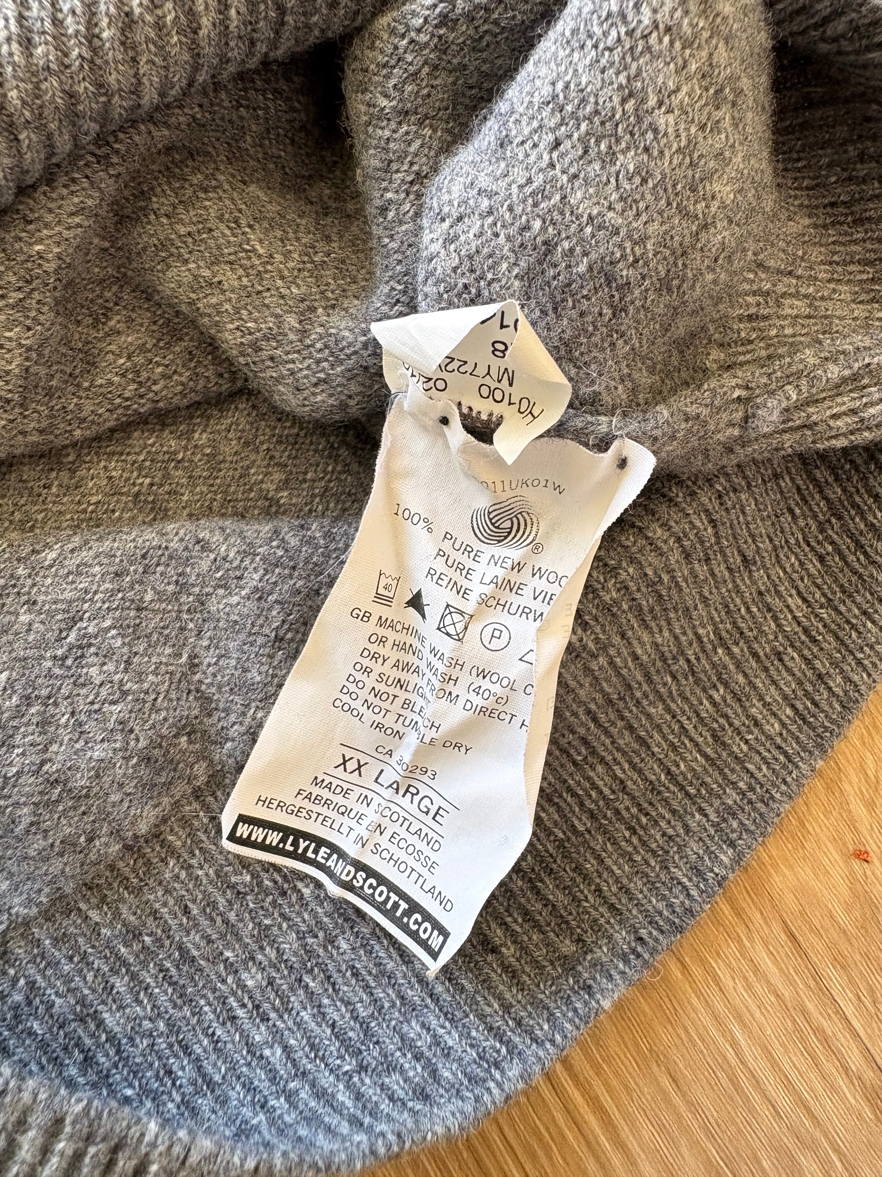 Vintage Lyle & Scott Grey V-Neck Sweater Jumper (XXL)