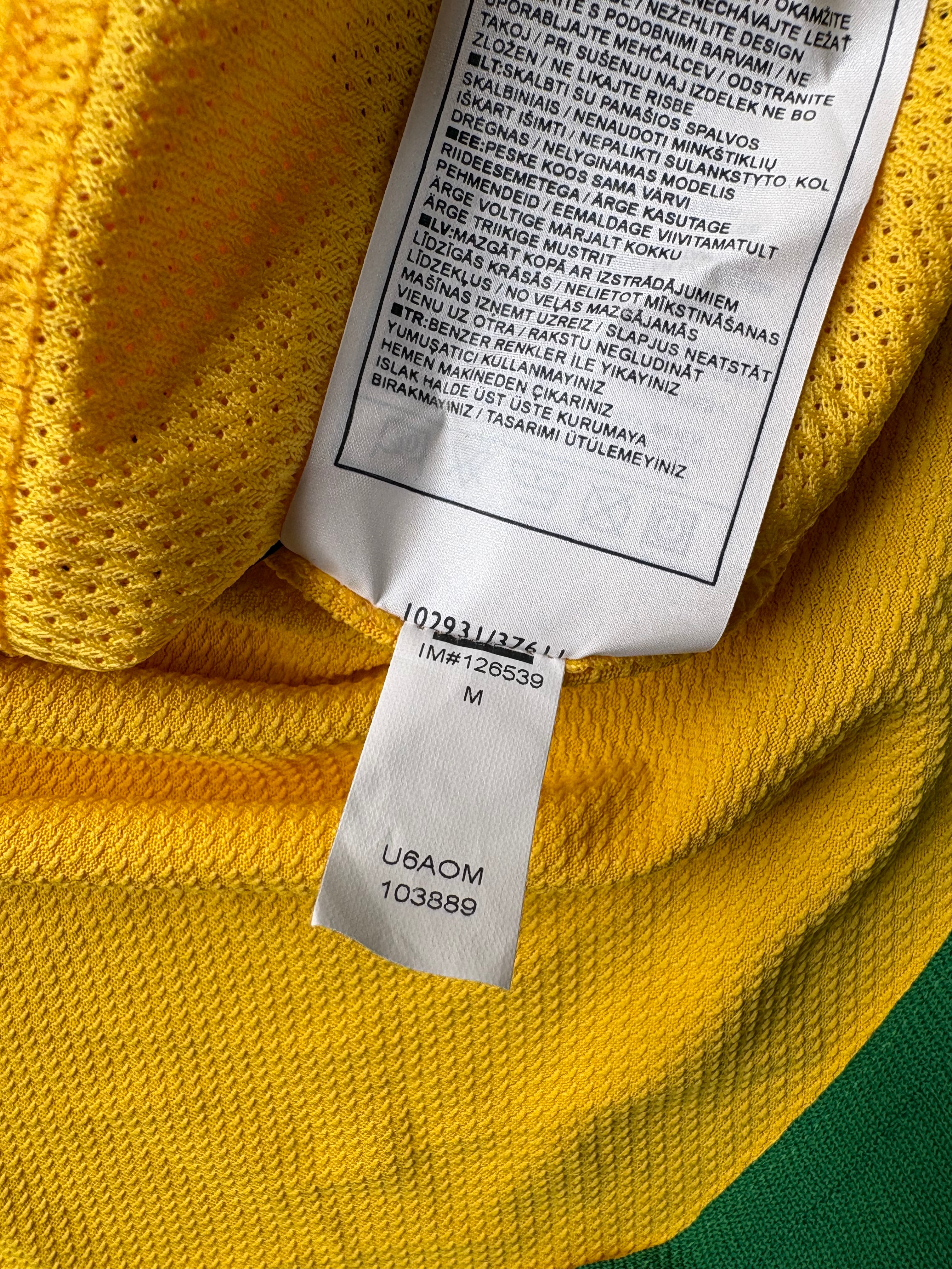 2006/08 Brazil Home Shirt Kaka 8 - (M)